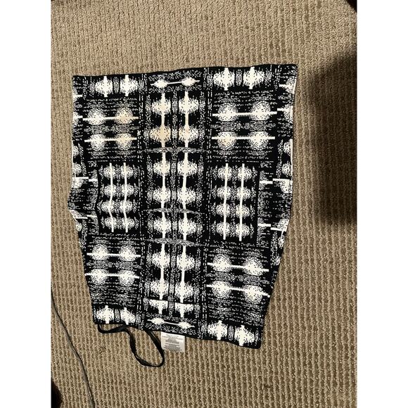 BCBGMaxAzria  Black White Simone Texture Bandage Mini Skirt S NWT - Picture 3 of 5